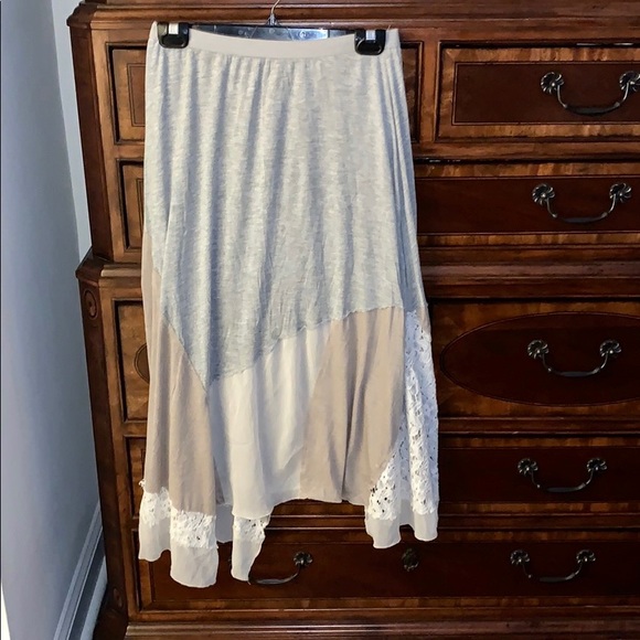 Asymmetrical cotton/poly and lace skirt - Size M - Picture 3 of 3